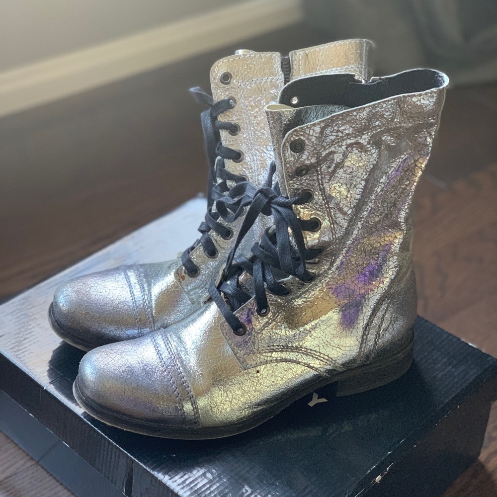 🏷 Metallic Silver Moto Boot